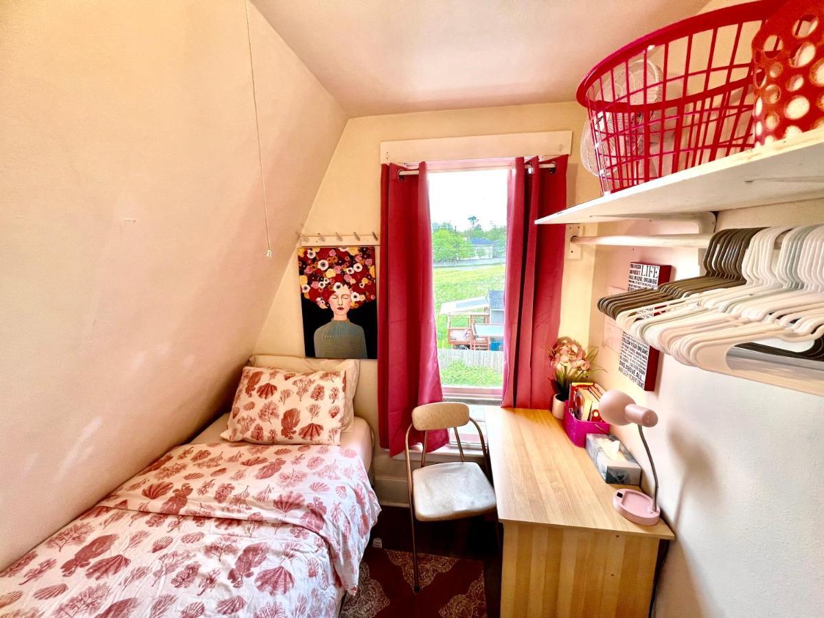 Private Room Tiny With Shared Bathroom Near Seatac Airport And Downtown Seattle Ngoại thất bức ảnh