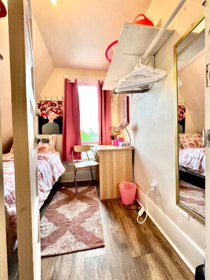 Private Room Tiny With Shared Bathroom Near Seatac Airport And Downtown Seattle Ngoại thất bức ảnh