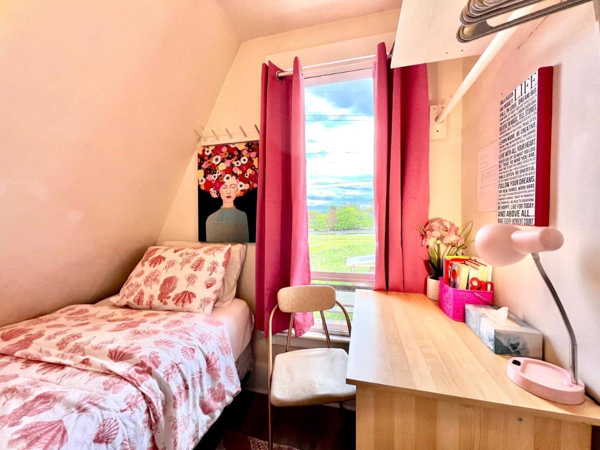 Private Room Tiny With Shared Bathroom Near Seatac Airport And Downtown Seattle Ngoại thất bức ảnh