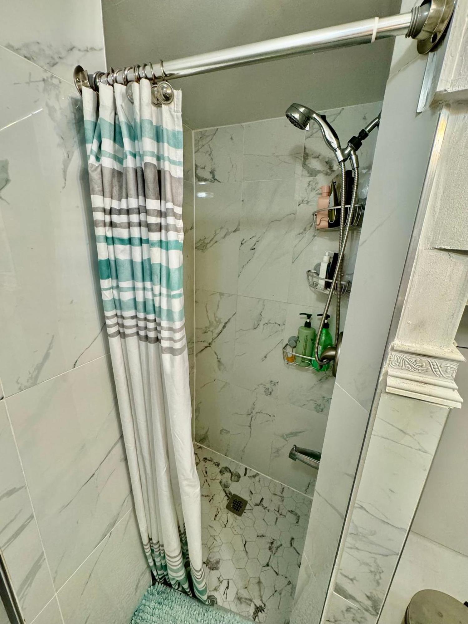 Private Room Tiny With Shared Bathroom Near Seatac Airport And Downtown Seattle Ngoại thất bức ảnh