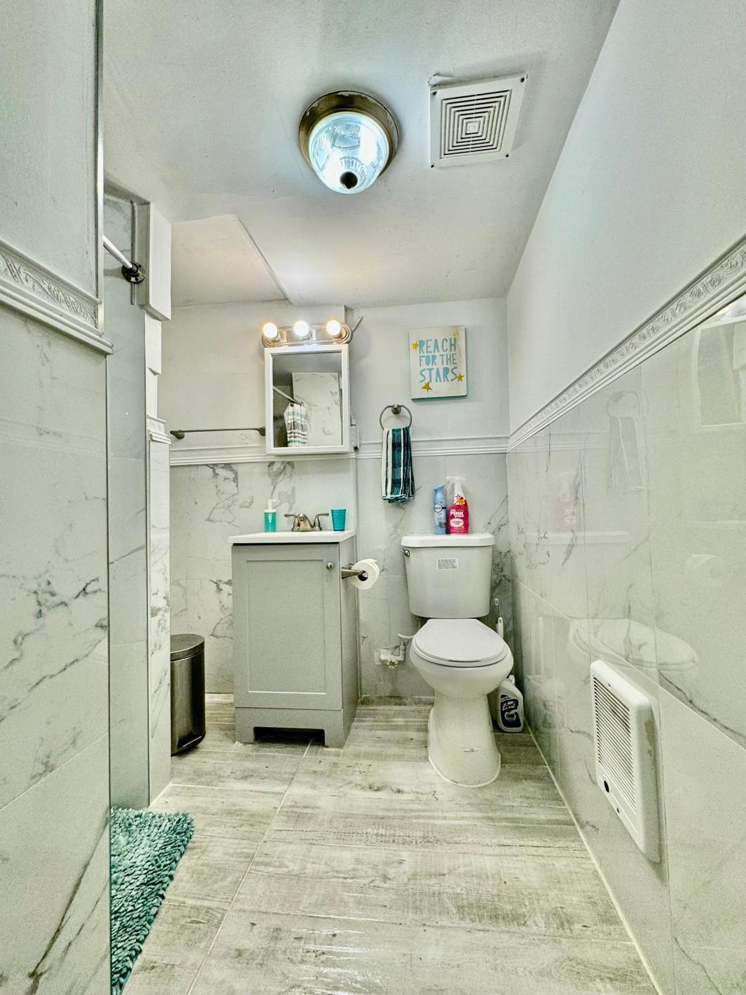 Private Room Tiny With Shared Bathroom Near Seatac Airport And Downtown Seattle Ngoại thất bức ảnh
